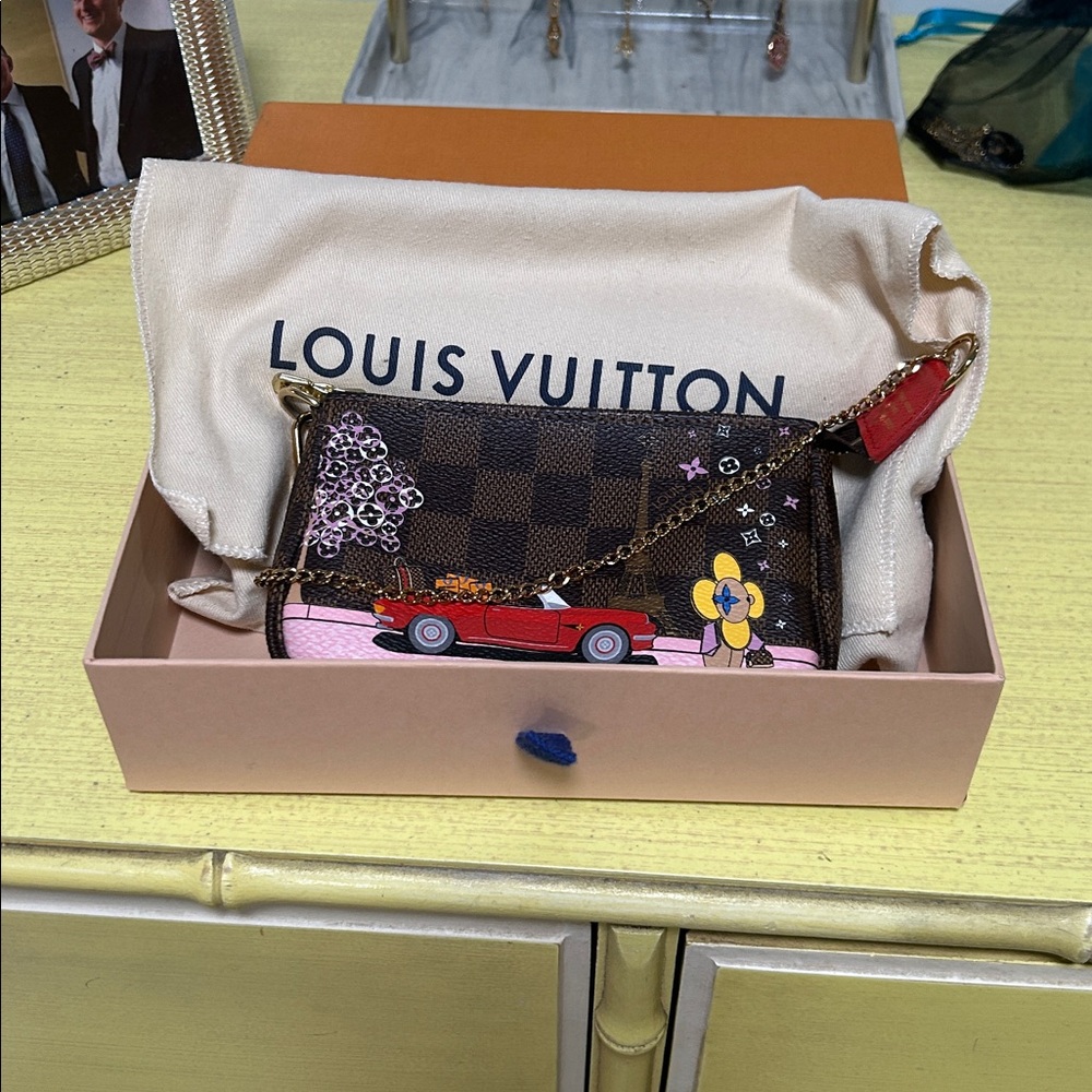 Authentic Rare, limited edition! Louis Vuitton mini pouchette